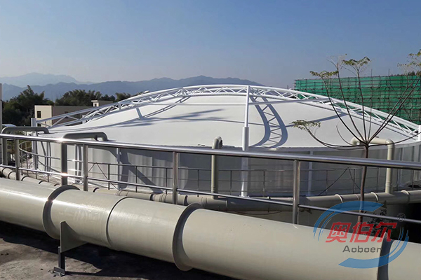 濃縮池懸掛式中心傳動刮泥機(jī)運(yùn)用現(xiàn)場